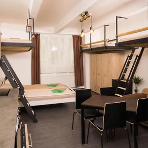 Flying Bed Apartment Close To Prague Castle And Airport Прага